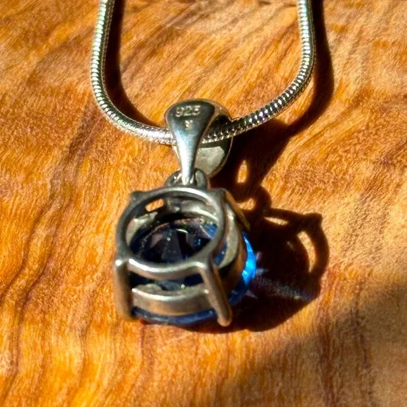 VINTAGE 925 Sterling Silver Swiss Blue Topaz Pendant. Round solitaire pendant - Picture 3 of 5